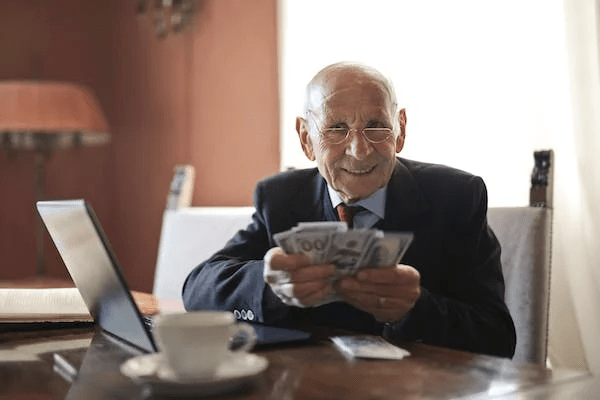 old man counting money